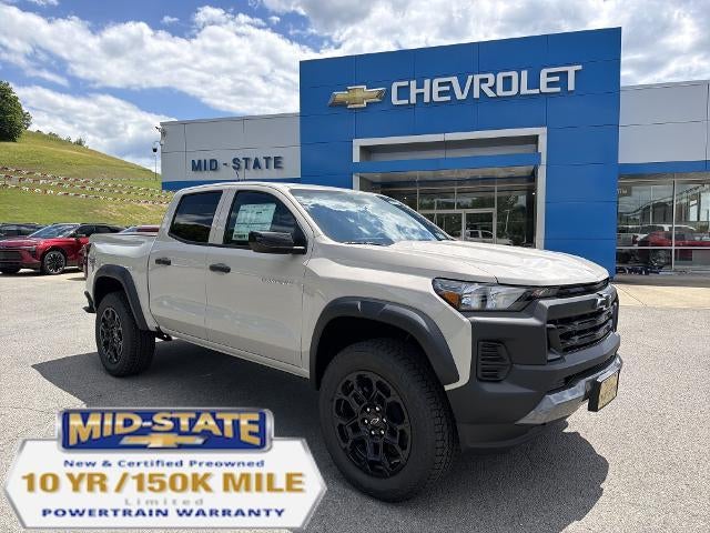 2026 Chevrolet Colorado Trail Boss in White Sands — front three-quarter view